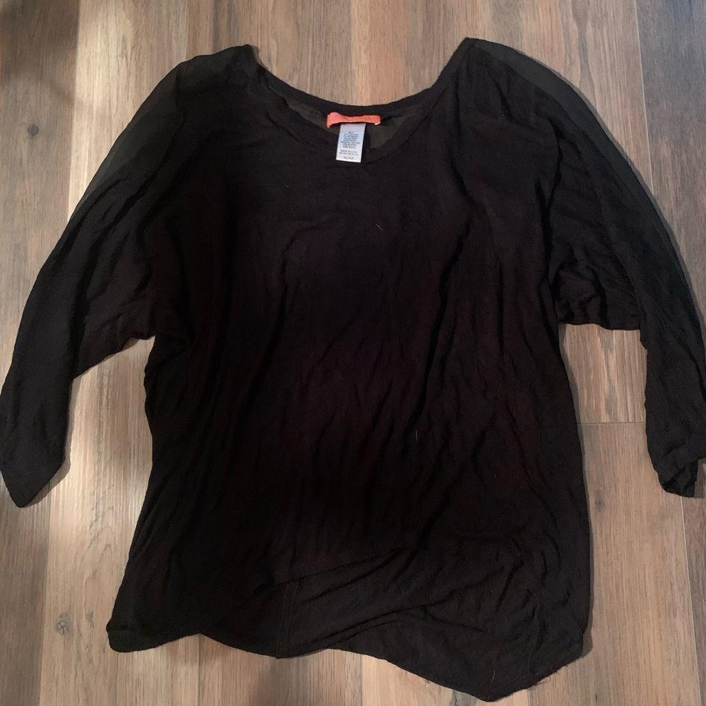 Sheer blouse ❤️ $5 must bundle 3+❤️